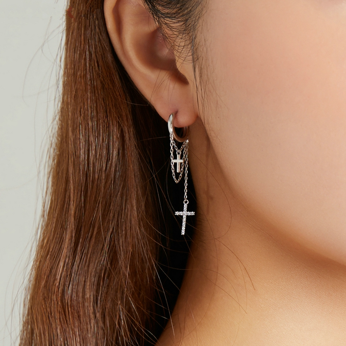 Boucles d'Oreilles Créoles Pendentif Croix <titolo_esteso><span>en argent 925 plaqué or blanc avec zircons blancs</span></titolo_esteso> - Image 2