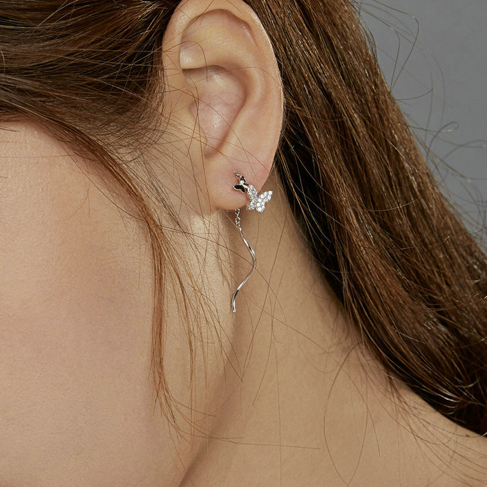 Boucles d'Oreilles Papillons <titolo_esteso><span>en argent 925 plaqué or blanc avec chaînes et zircons blancs</span></titolo_esteso> - Image 2