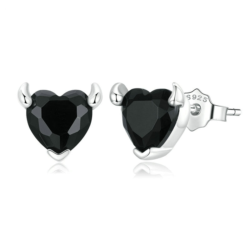 Boucles d'Oreilles Coeurs Noirs <titolo_esteso><span>en argent 925 plaqué or blanc avec zircons noirs</span></titolo_esteso>