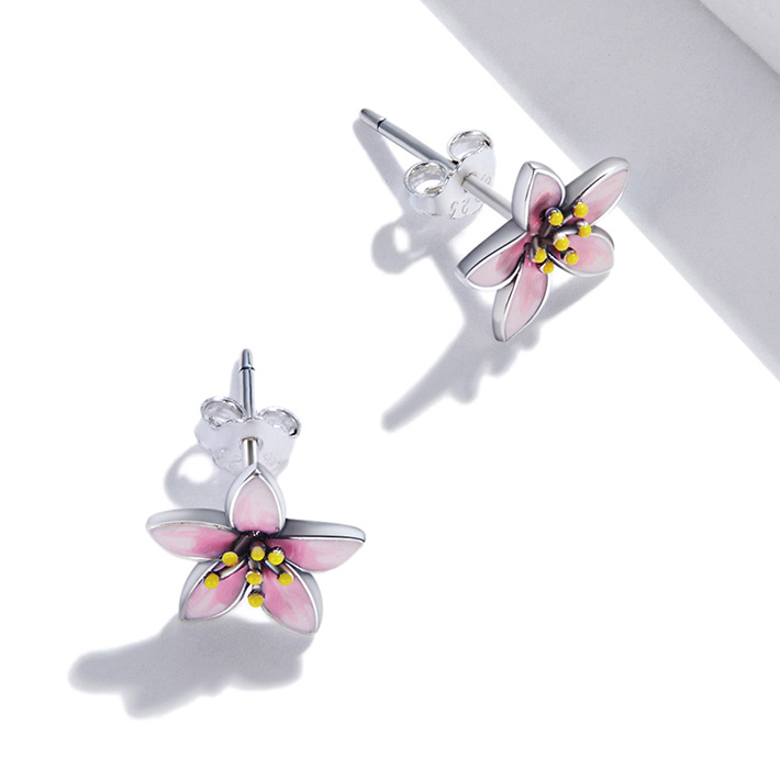 Boucles d'Oreilles Sakura <titolo_esteso><span>en argent 925 plaqué or blanc émaillé à la main</span></titolo_esteso> - Image 5