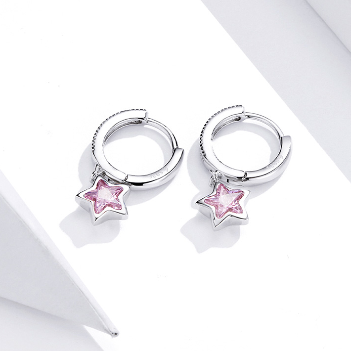 Boucles d’Oreilles Créoles Pendentif Étoiles <titolo_esteso><span>en argent 925 plaqué or blanc avec zircons blancs</span></titolo_esteso> - Image 3