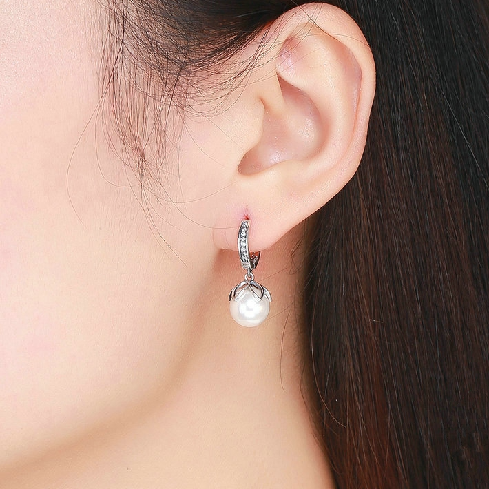 Boucles d’Oreilles Créoles Pendentif Perles <titolo_esteso><span>en argent 925 plaqué or blanc avec zircons blancs</span></titolo_esteso> - Image 2