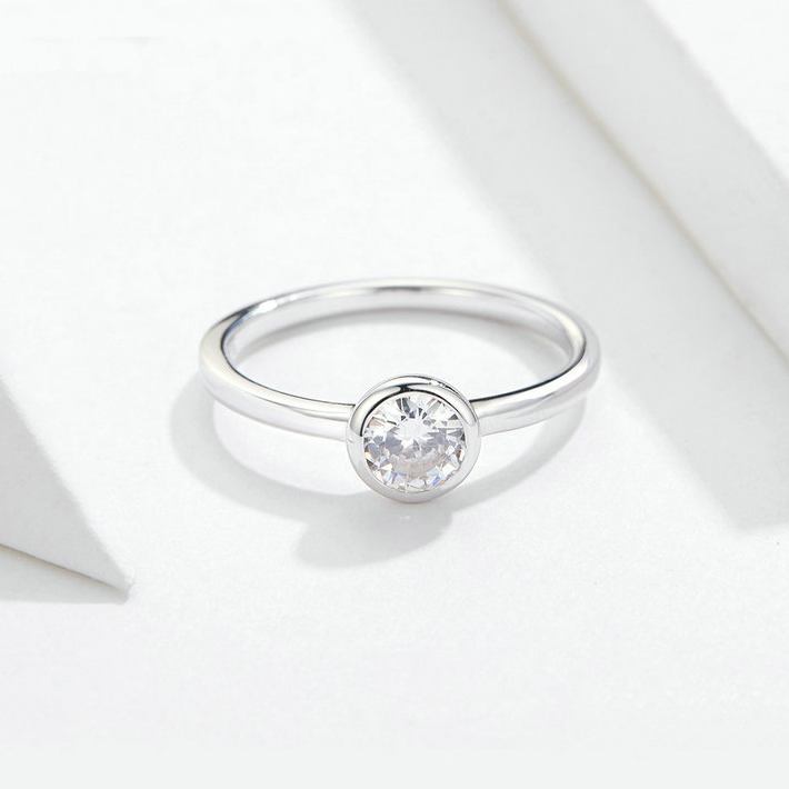 Bague Solitaire <titolo_esteso><span>en argent 925 plaqué or blanc avec zircons blancs</span></titolo_esteso> - Image 4