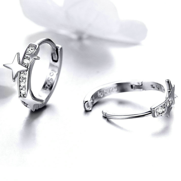 Boucles d’Oreilles Créoles Étoiles <titolo_esteso><span>en argent 925 plaqué or blanc avec zircons blancs</span></titolo_esteso> - Image 4