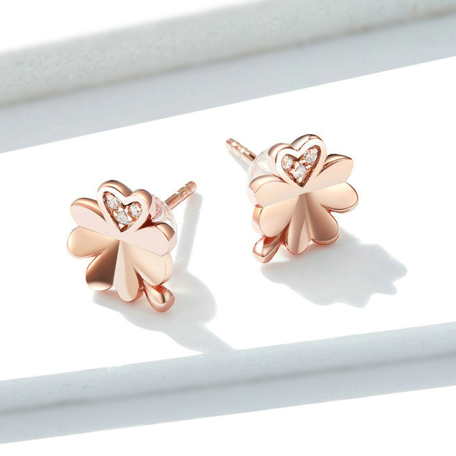Boucles d'Oreilles Trèfle à Quatre Feuilles <titolo_esteso><span>en argent 925 plaqué or rose avec zircons blancs</span></titolo_esteso> - Image 3
