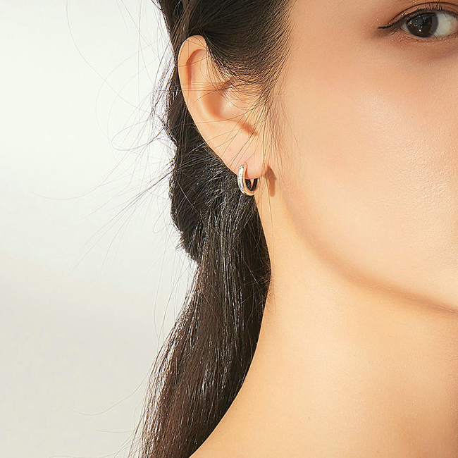 Boucles d’Oreilles Créoles Étoiles <titolo_esteso><span>en argent 925 plaqué or blanc avec zircons blancs</span></titolo_esteso> - Image 2