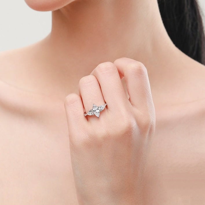Bague Trilogie <titolo_esteso><span>en argent 925 plaqué or jaune avec zircons blancs</span></titolo_esteso> - Image 2