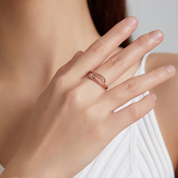 Bague Serpent Cobra Royal <titolo_esteso><span>en argent 925 plaqué or rose ajustable avec pavé de zircons blancs et verts</span></titolo_esteso> - Image 2