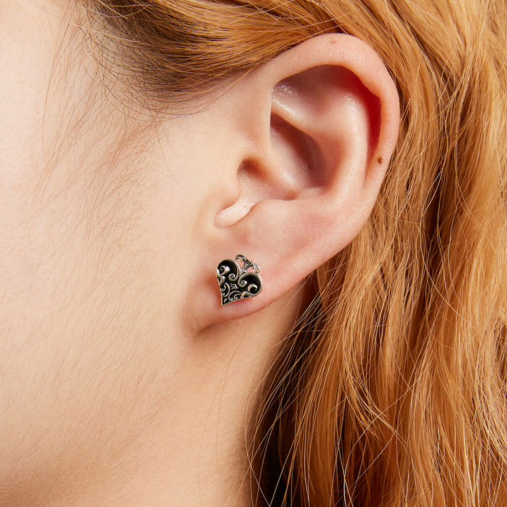 Boucles d'Oreilles Spades et Coeurs de Poker <titolo_esteso><span>en argent 925 plaqué or blanc émaillé à la main</span></titolo_esteso> - Image 3