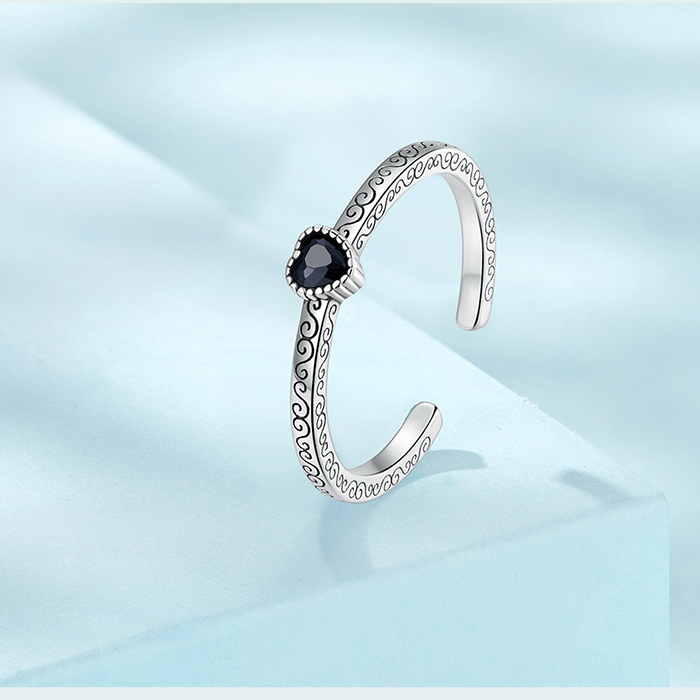 Bague Coeur Noir <titolo_esteso><span>en argent 925 plaqué or blanc ajustable avec zircon noir et gravures faites à la main</span></titolo_esteso> - Image 3