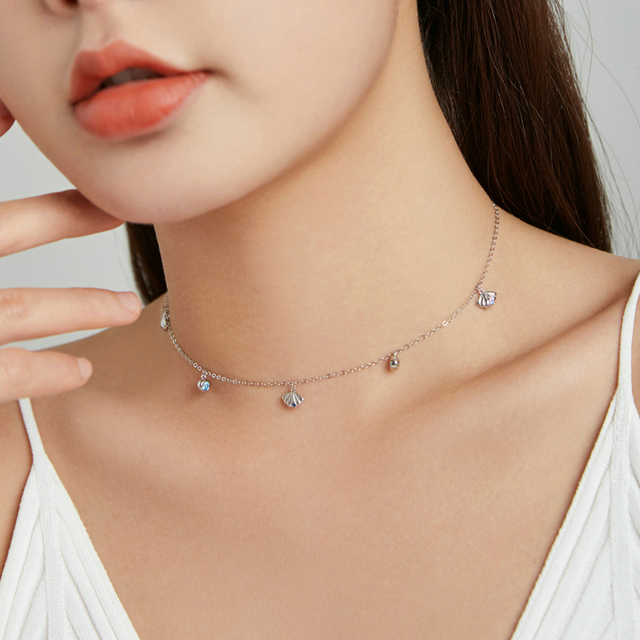 Collier Coquillages <titolo_esteso><span>en argent 925 plaqué or blanc ajustable avec zircons colorés</span></titolo_esteso> - Image 2