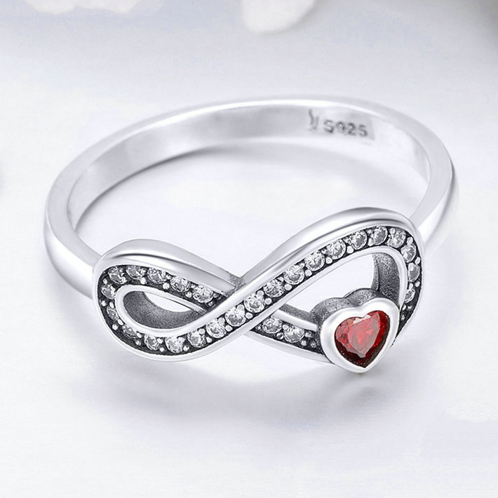 Bague Infini avec Coeur <titolo_esteso><span>en argent 925 plaqué or blanc avec zircons blancs et rouge</span></titolo_esteso> - Image 4