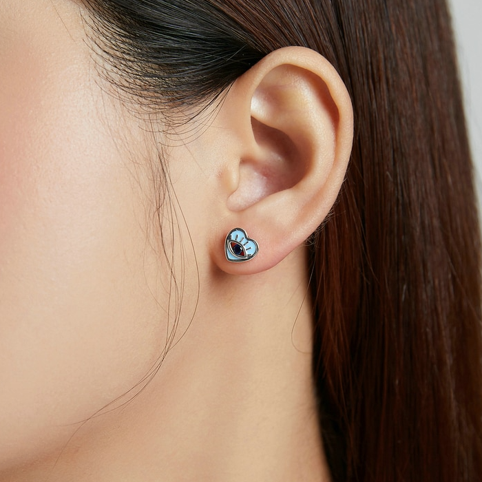 Boucles d'Oreilles Yeux Protecteurs <titolo_esteso><span>en argent 925 plaqué or blanc émaillé à la main avec zircons bleus</span></titolo_esteso> - Image 2