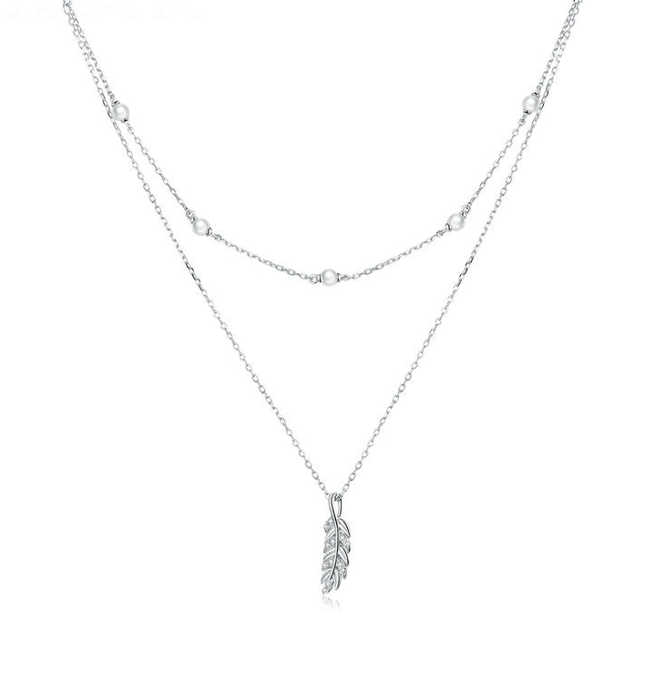 Collier Double avec Plume <titolo_esteso><span>en argent 925 plaqué or blanc ajustable avec zircons blancs et perles</span></titolo_esteso>