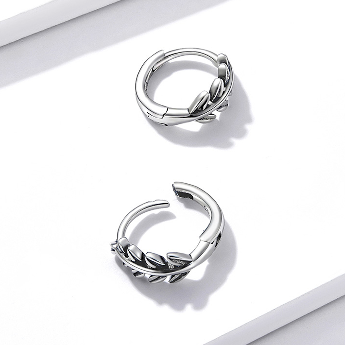 Boucles d’Oreilles Créoles Feuilles <titolo_esteso><span>en argent 925 plaqué or blanc</span></titolo_esteso> - Image 4