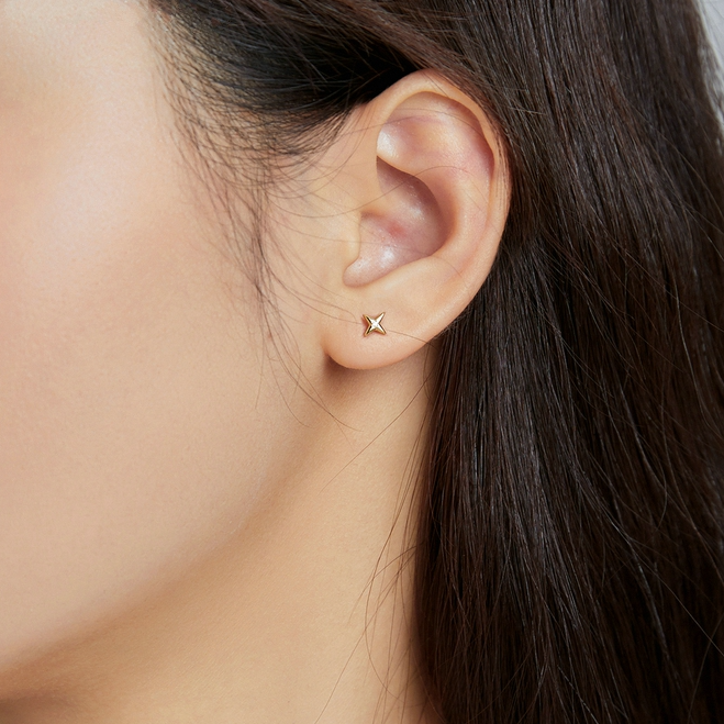 Boucles d'oreilles Petites Étoiles <titolo_esteso><span>en argent 925 plaqué or jaune avec zircons blancs</span></titolo_esteso> - Image 2