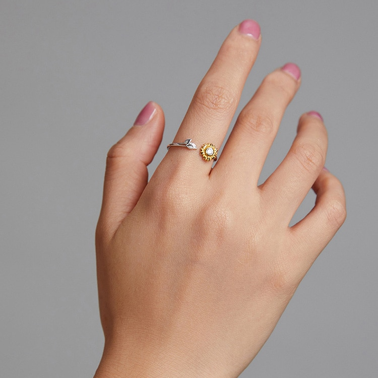 Bague Tournesol <titolo_esteso><span>en argent 925 plaqué or blanc ajustable avec pétales plaqués or jaune et zircon blanc</span></titolo_esteso> - Image 6