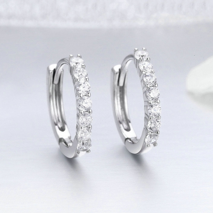 Boucles d’Oreilles Créoles Brillants <titolo_esteso><span>en argent 925 plaqué or blanc avec zircons blancs</span></titolo_esteso> - Image 4