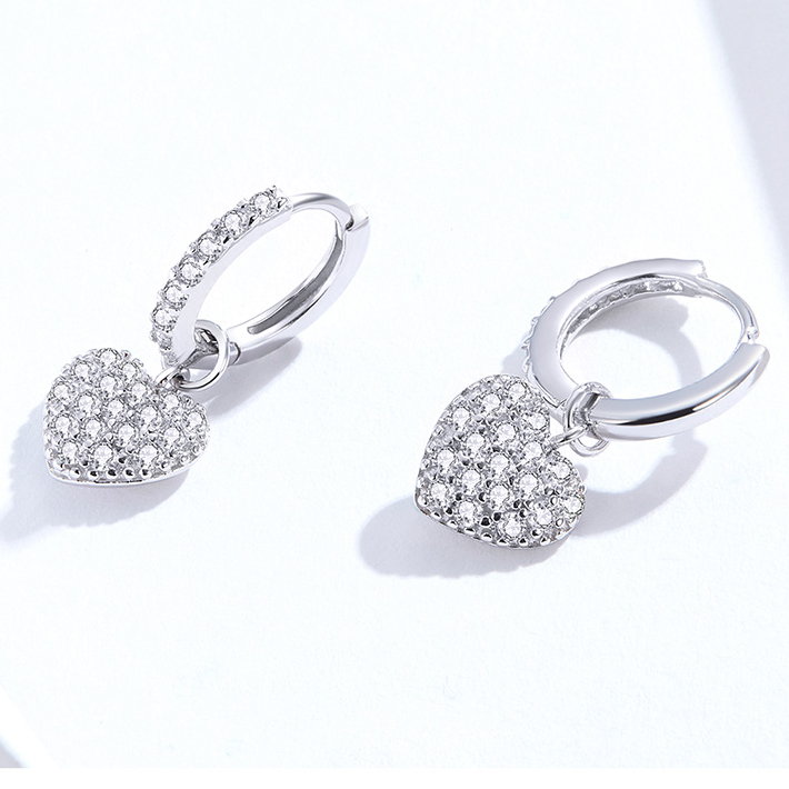 Boucles d’Oreilles Créoles avec Coeurs <titolo_esteso><span>en argent 925 plaqué or blanc avec zircons blancs</span></titolo_esteso> - Image 6