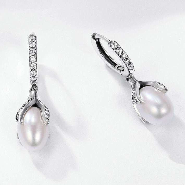 Boucles d’Oreilles Créoles Pendentif Perles <titolo_esteso><span>en argent 925 plaqué or blanc avec zircons blancs</span></titolo_esteso> - Image 4