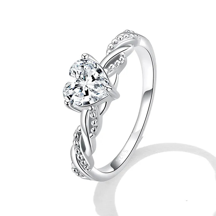 Bague Entrelacée avec Coeur <titolo_esteso><span>en argent 925 plaqué or blanc avec coeur en zircon blanc</span></titolo_esteso>