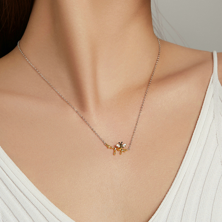 Collier Abeille avec Miel <myopt><span>Argent Sterling 925 plaqué or blanc et jaune avec détails émaillés</span></myopt> - Image 2