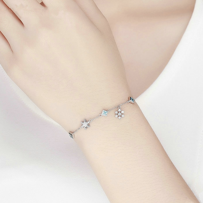 Bracelet Cristaux de Glace <titolo_esteso><span>en argent 925 plaqué or blanc ajustable avec zircons blancs et bleus</span></titolo_esteso> - Image 2