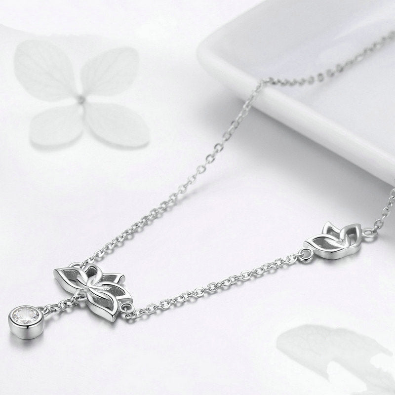 Collier Fleurs de Lotus <titolo_esteso><span>en argent 925 plaqué or blanc ajustable avec zircon blanc</span></titolo_esteso> - Image 4