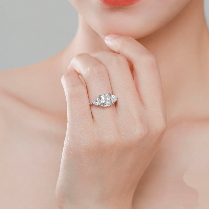 Bague Trilogie <titolo_esteso><span>en argent 925 plaqué or jaune avec zircons blancs</span></titolo_esteso> - Image 2