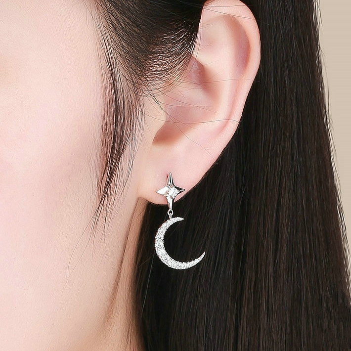 Boucles d'Oreilles Étoiles et Lunes <titolo_esteso><span>en argent 925 plaqué or blanc avec zircons blancs</span></titolo_esteso> - Image 2
