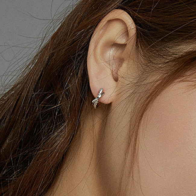 Boucles d’Oreilles Créoles Tressées <titolo_esteso><span>en argent 925 plaqué or blanc</span></titolo_esteso> - Image 2