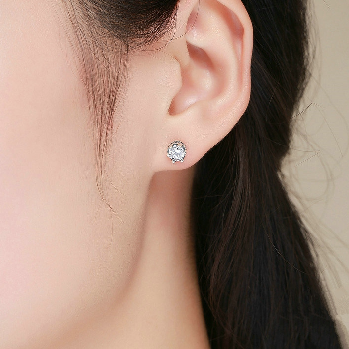 Boucles D’oreilles Couronne Point Lumineux <titolo_esteso><span>en argent 925 plaqué or blanc avec zircons blancs</span></titolo_esteso> - Image 2