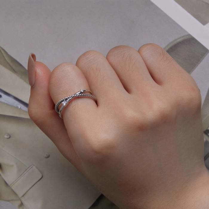 Bague Croisée X <titolo_esteso><span>en argent 925 plaqué or blanc ajustable avec zircons blancs</span></titolo_esteso> - Image 5