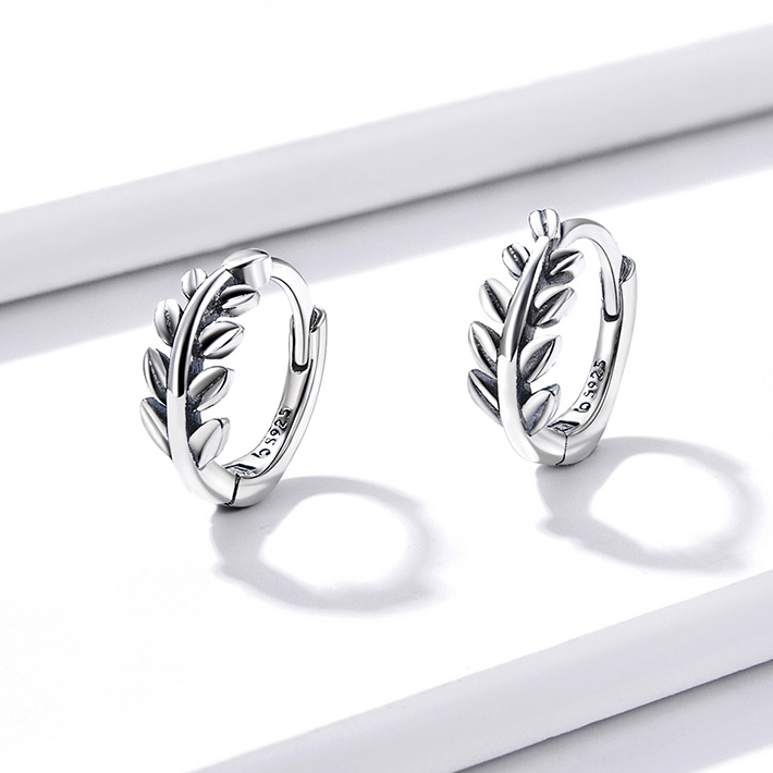 Boucles d’Oreilles Créoles Feuilles <titolo_esteso><span>en argent 925 plaqué or blanc</span></titolo_esteso> - Image 3