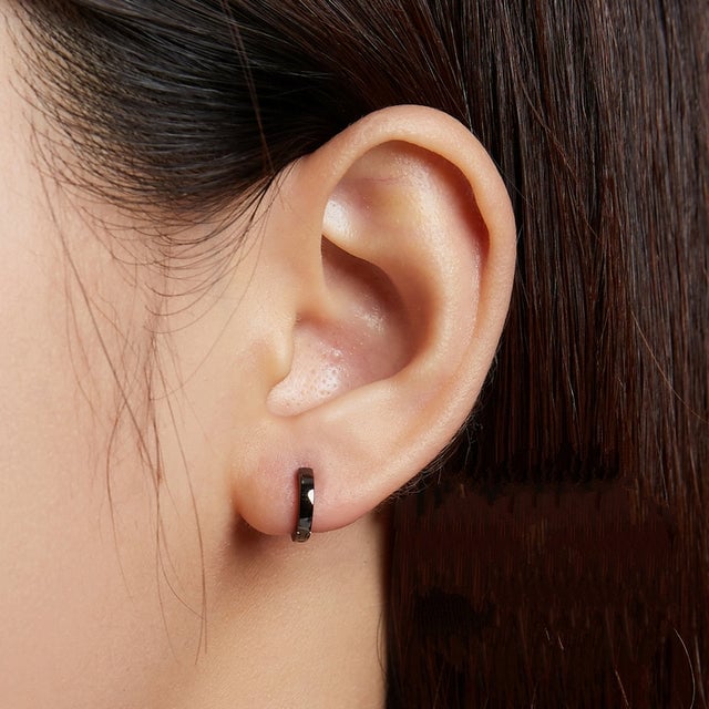 Boucles d'Oreilles Petit Créoles Lisses <titolo_esteso><span>en argent 925 plaqué noir</span></titolo_esteso> - Image 2