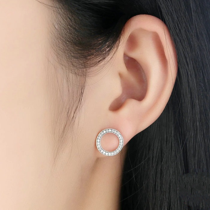 Boucles d'Oreilles Cercle Lumineux <titolo_esteso><span>en argent 925 plaqué or blanc avec zircons blancs</span></titolo_esteso> - Image 2