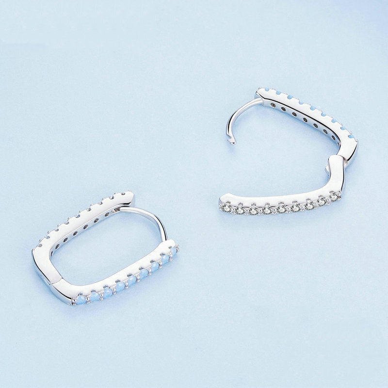 Boucles d'Oreilles Créoles Rectangles Deux Tons <titolo_esteso><span>en argent 925 plaqué or blanc avec zircons bleus et blancs</span></titolo_esteso> - Image 3