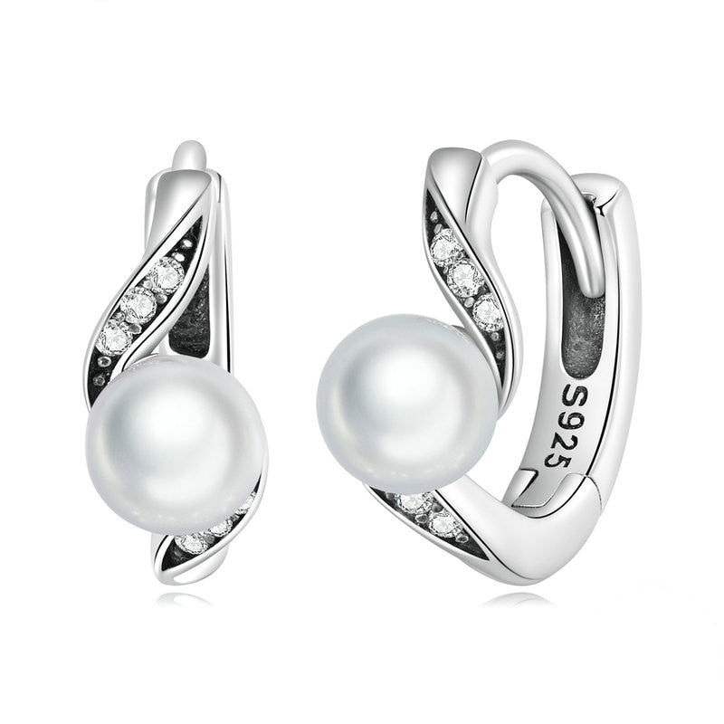 Boucles d’Oreilles Créoles Perles <titolo_esteso><span>en argent 925 plaqué or blanc avec zircons blancs</span></titolo_esteso>