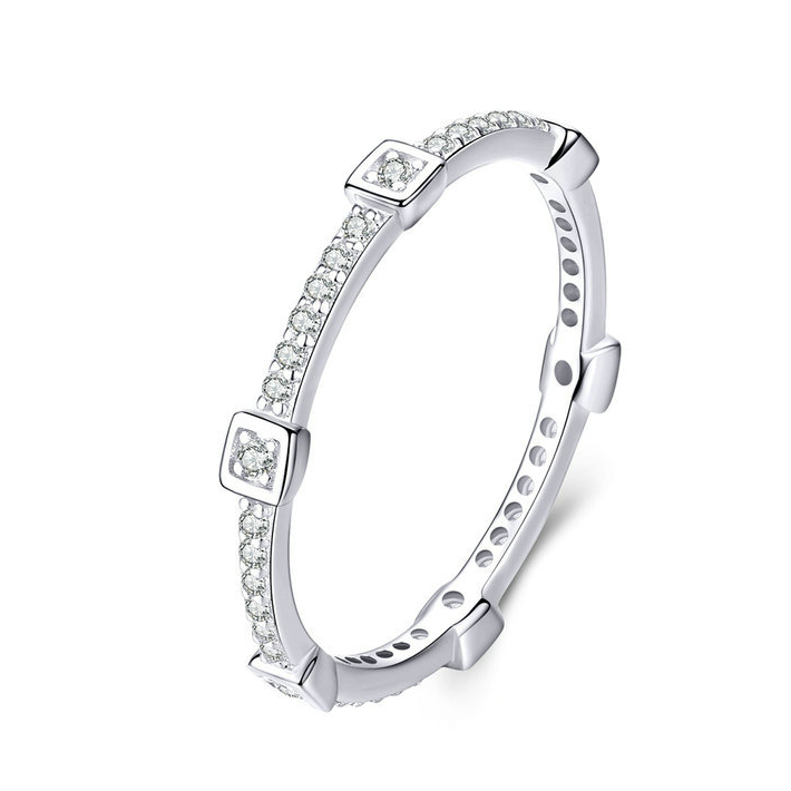 Bague Éternité <titolo_esteso><span>en argent 925 plaqué or blanc avec zircons blancs</span></titolo_esteso>