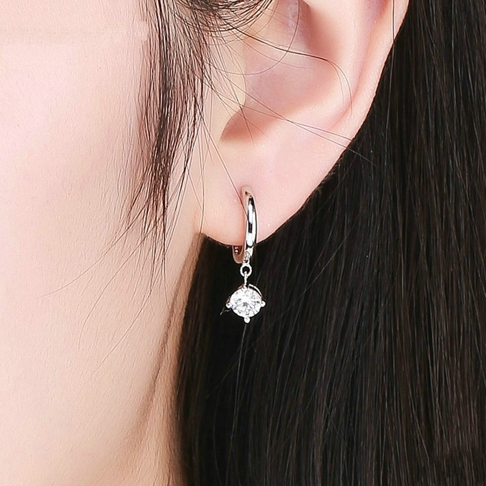 Boucles d'Oreilles Créoles Pendentif Point Lumineux <titolo_esteso><span>en argent 925 plaqué or blanc avec zircons blancs</span></titolo_esteso> - Image 2