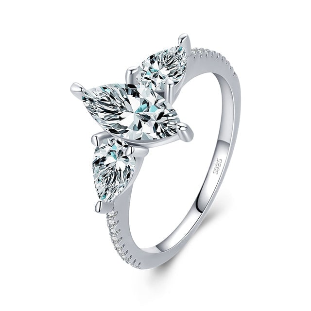Bague Trilogie <titolo_esteso><span>en argent 925 plaqué or blanc avec zircons blancs</span></titolo_esteso>