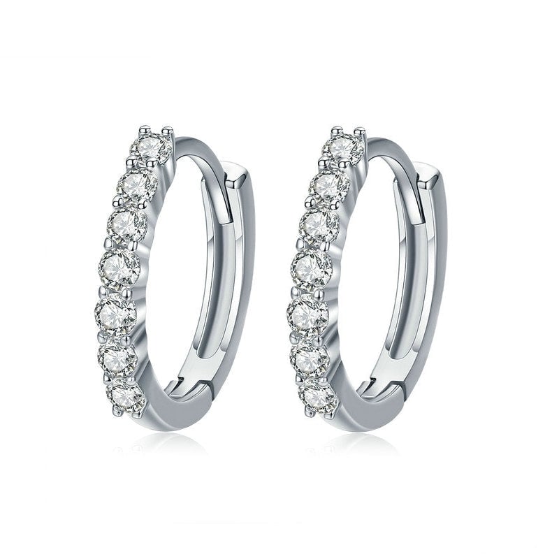 Boucles d’Oreilles Créoles Brillants <titolo_esteso><span>en argent 925 plaqué or blanc avec zircons blancs</span></titolo_esteso>