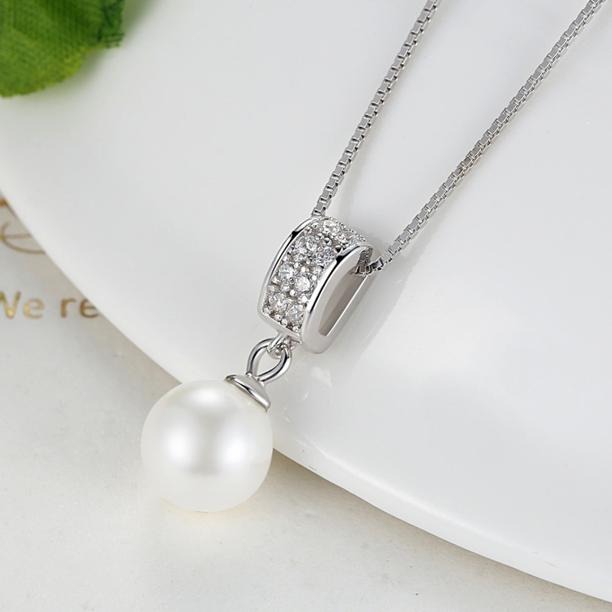 Collier Pendentif Perle <titolo_esteso><span>en argent 925 plaqué or blanc ajustable avec zircons blancs</span></titolo_esteso> - Image 3