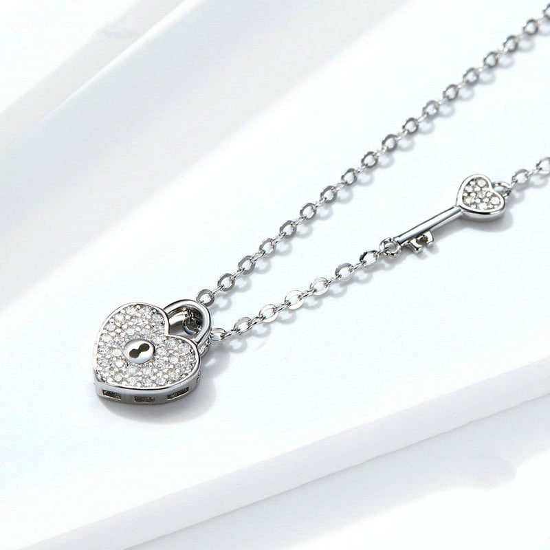 Collier Clé et Cadenas Coeur <titolo_esteso><span>en argent 925 plaqué or blanc ajustable avec zircon blanc</span></titolo_esteso> - Image 3