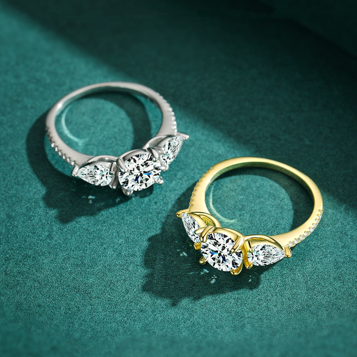 Bague Trilogie <titolo_esteso><span>en argent 925 plaqué or jaune avec zircons blancs</span></titolo_esteso> - Image 3