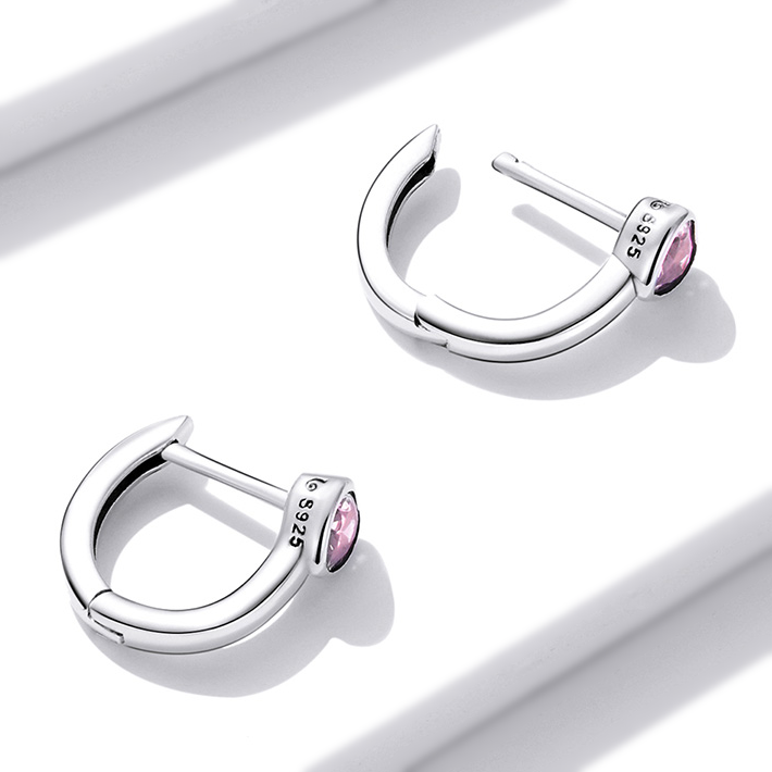 Boucles d'Oreilles Créoles Coeurs <titolo_esteso><span>en argent 925 plaqué or blanc avec zircons roses</span></titolo_esteso> - Image 4