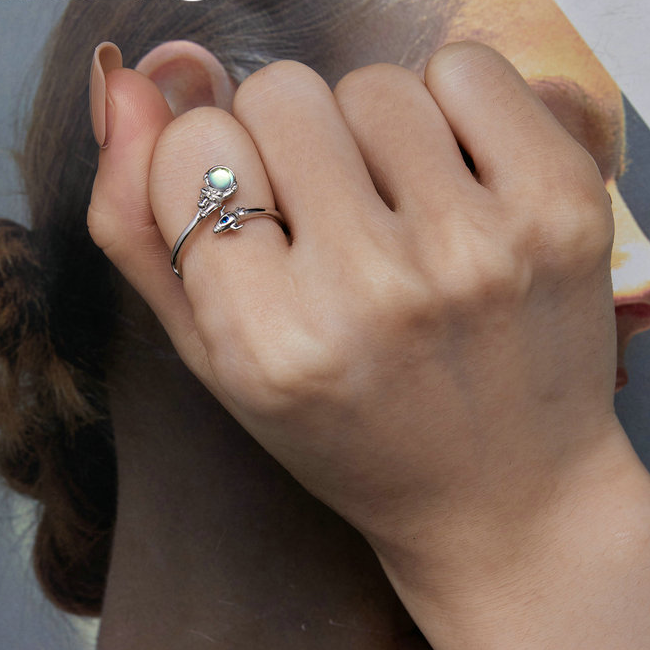 Bague Astronaute <titolo_esteso><span>en argent 925 plaqué or blanc ajustable avec pierre de lune</span></titolo_esteso> - Image 2