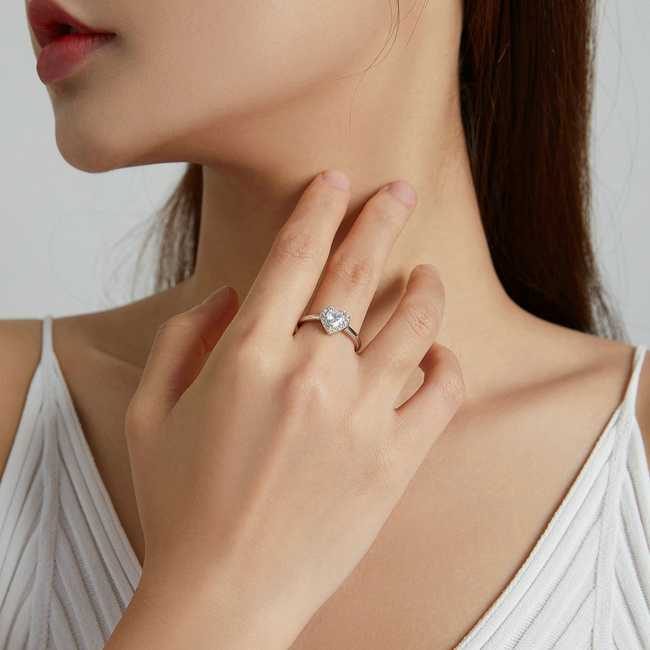 Bague Coeur <titolo_esteso><span>en argent 925 plaqué or blanc avec zircons blancs</span></titolo_esteso> - Image 2