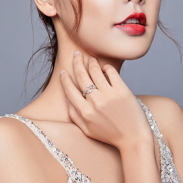 Bague Feuilles <titolo_esteso><span>en argent 925 plaqué or blanc ajustable avec zircons blancs</span></titolo_esteso> - Image 6