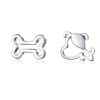 Boucles d'Oreilles Chien avec Os <titolo_esteso><span>en argent 925 plaqué or blanc</span></titolo_esteso>